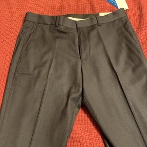 NWT Men’s Perry Ellis Portfolio Travel Luxe performance stretch non iron pants.